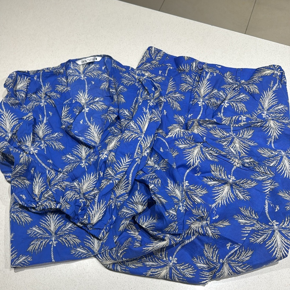 Zara Blue and White Palm Print Blouse & Pant set - Picture 2 of 2